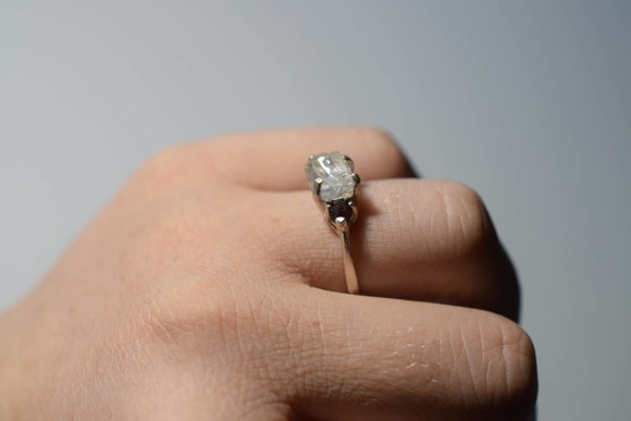 Garnet Ring, rough diamond ring, anniversary ring, raw stone rings, prom… - Picture 4 of 4